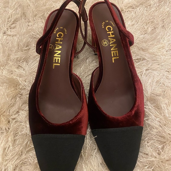 Chanel Slingbacks - Stunning Burgundy Velvet and Black - Picture 4 of 5